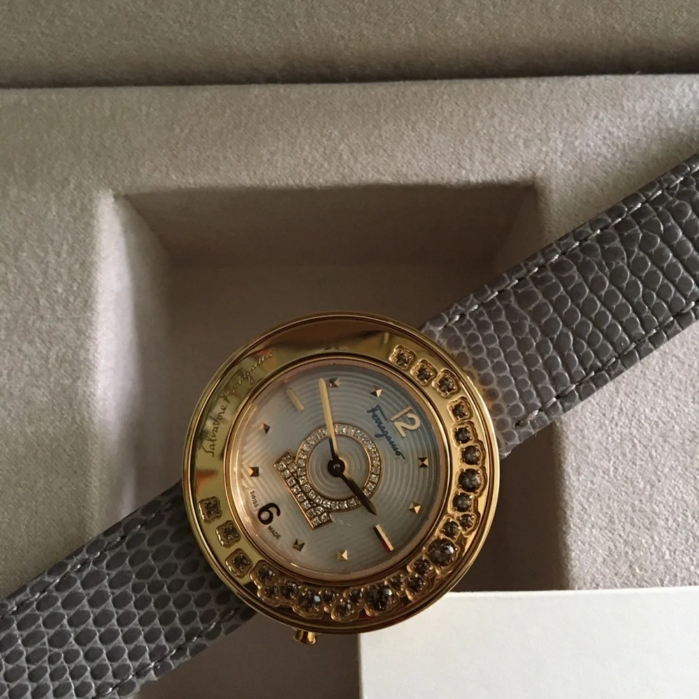 FERRAGAMO NIB AUTHENTIC LUXURIOUS DIAMONDS/LEATHER WATCH